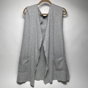 AUGUST SILK SLEEVELESS CARDIGAN SWEATER SIZE SMALL WITH POCKETS! LIGHT GRAY